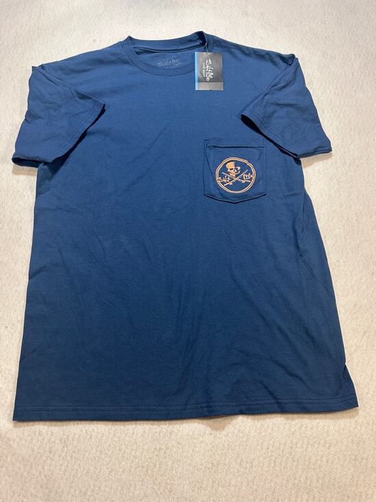 Salt Life Other - Salt Life Mens M Blue Skull Crossed Knives Pocket Graphic Tee NWT Coastal boho